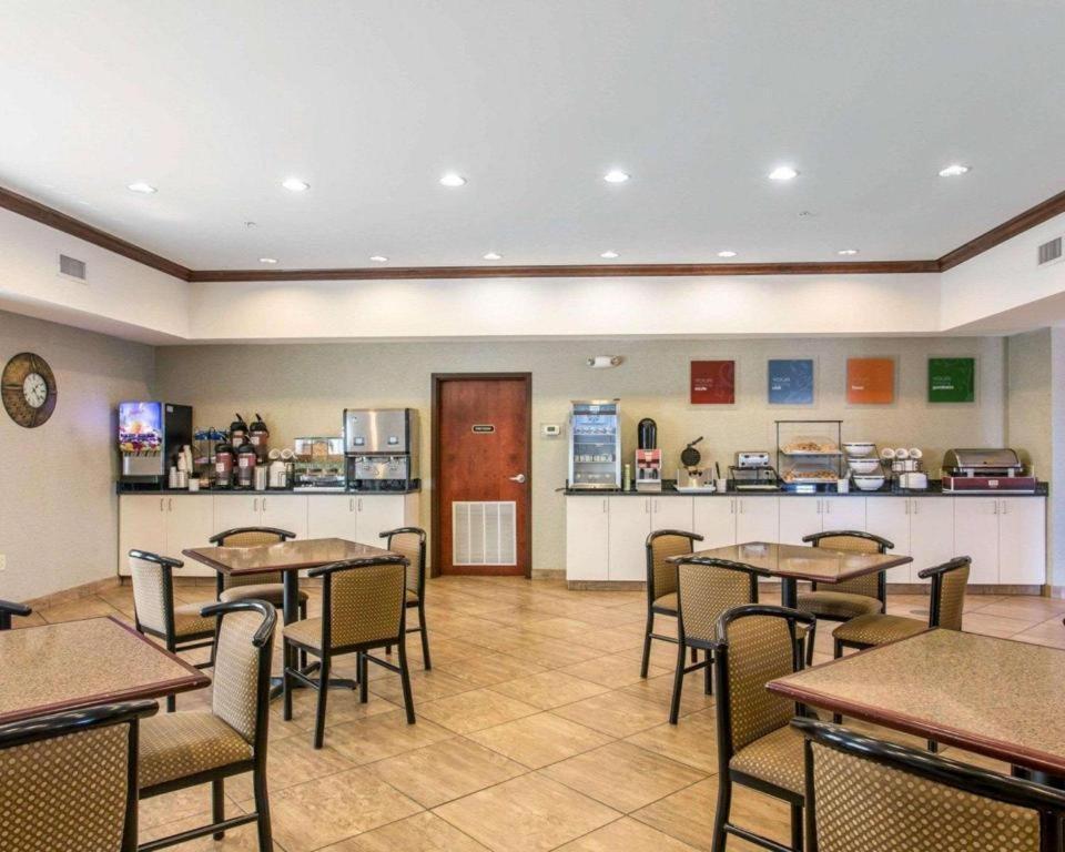 凯富套房酒店 麦迪逊维尔 外观 照片